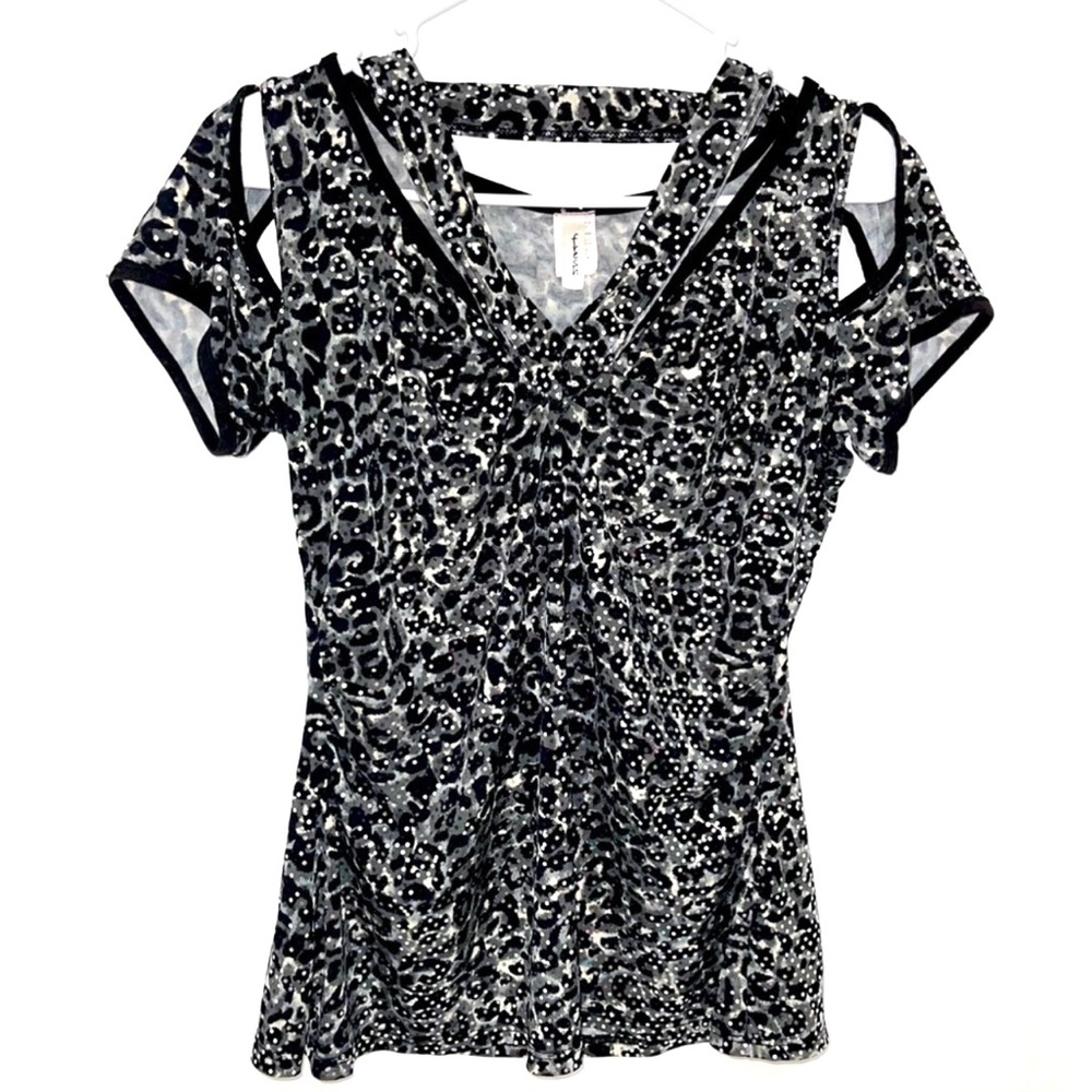 Metallic confetti dot sequined leopard animal print top 🐆